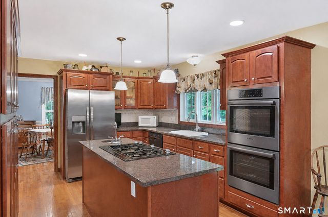 16 Jonathan Drive, Roxbury, CT 06783