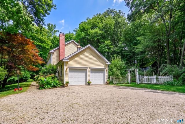 16 Jonathan Drive, Roxbury, CT 06783