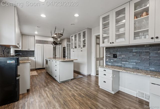 3226 Hartslock Woods Drive, West Bloomfield Charter Township, MI 48322