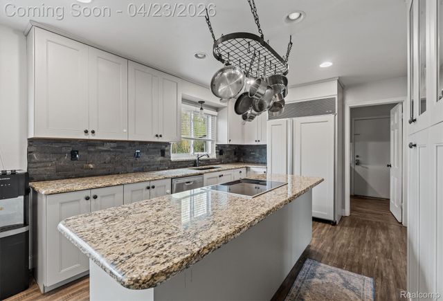 3226 Hartslock Woods Drive, West Bloomfield Charter Township, MI 48322