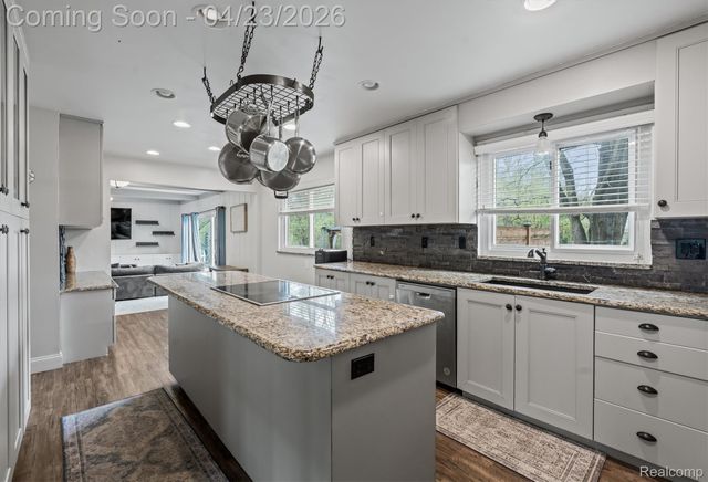 3226 Hartslock Woods Drive, West Bloomfield Charter Township, MI 48322