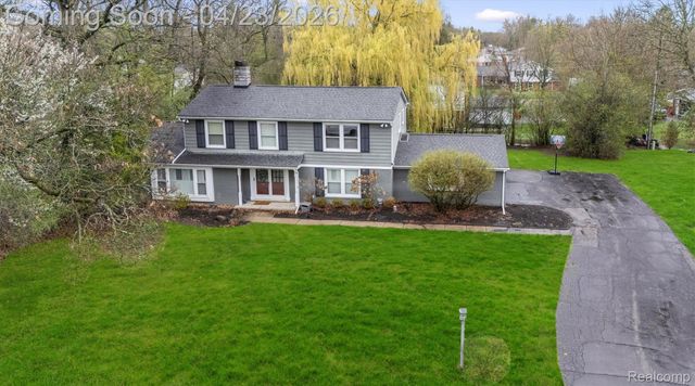 3226 Hartslock Woods Drive, West Bloomfield Charter Township, MI 48322