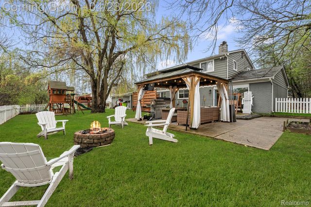3226 Hartslock Woods Drive, West Bloomfield Charter Township, MI 48322