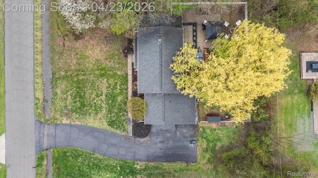 3226 Hartslock Woods Drive, West Bloomfield Charter Township, MI 48322