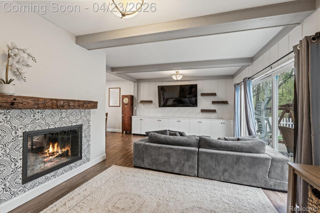 3226 Hartslock Woods Drive, West Bloomfield Charter Township, MI 48322