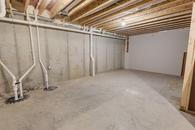 1886 Freesia Lane, Pella, IA 50219