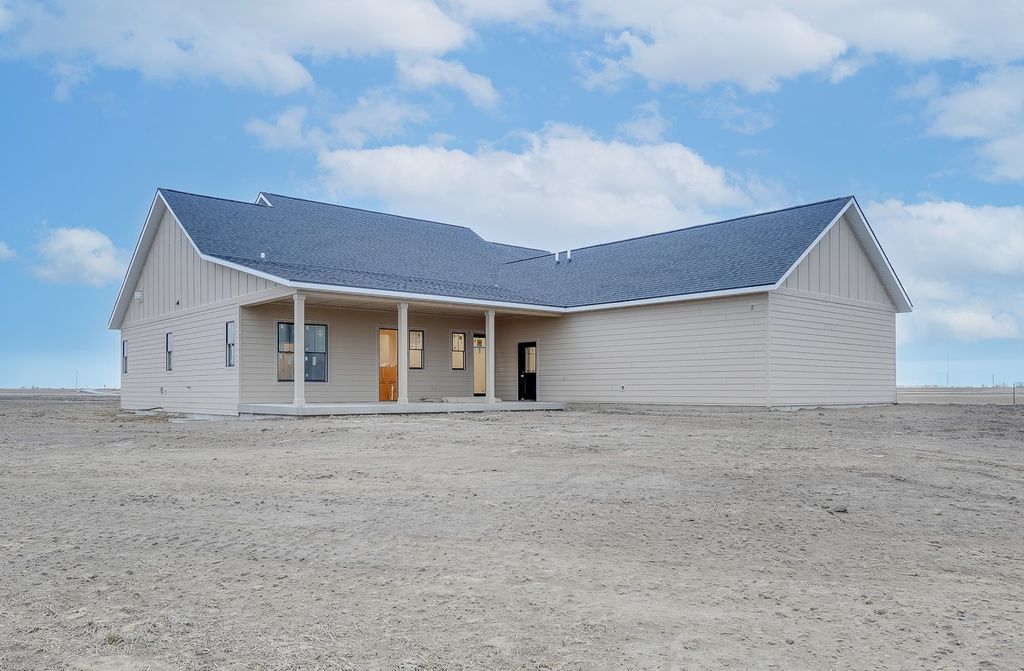 1886 Freesia Lane, Pella, IA 50219