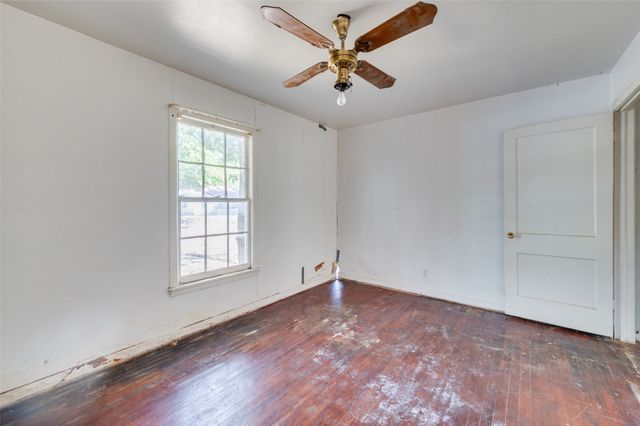 5033 Royal Drive, Fort Worth, TX 76116