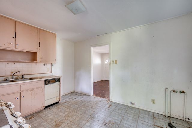 5033 Royal Drive, Fort Worth, TX 76116
