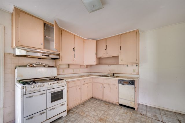 5033 Royal Drive, Fort Worth, TX 76116