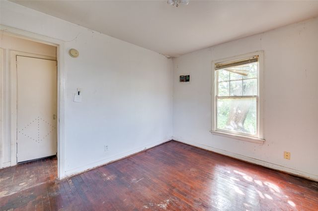 5033 Royal Drive, Fort Worth, TX 76116