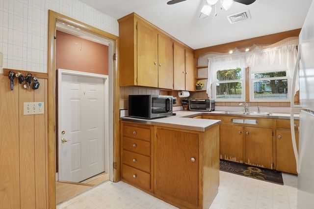 28 Cumberland Drive, West Boylston, MA 01583