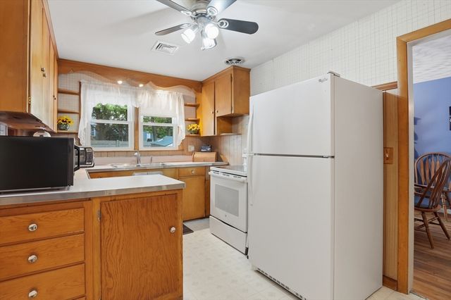 28 Cumberland Drive, West Boylston, MA 01583
