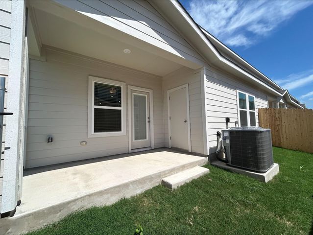 1850 Settlers Glen DR 1406, Andice, TX 78665