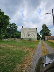 326 1/2 Erie Street, Aliquippa, PA 15001