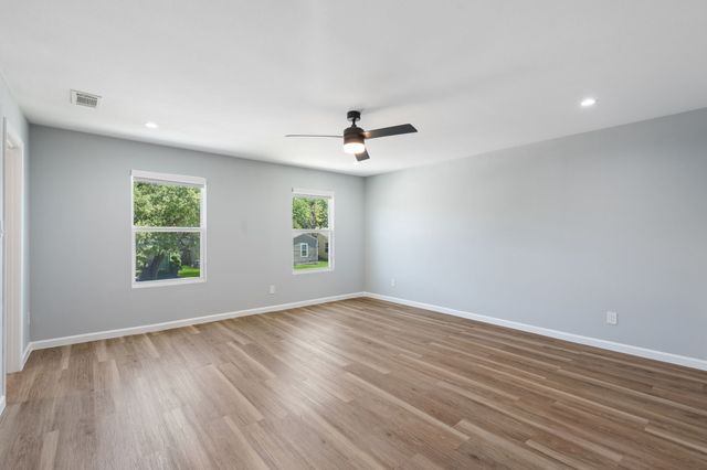 2728 Livingston Avenue, Fort Worth, TX 76110