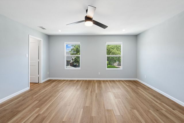 2728 Livingston Avenue, Fort Worth, TX 76110