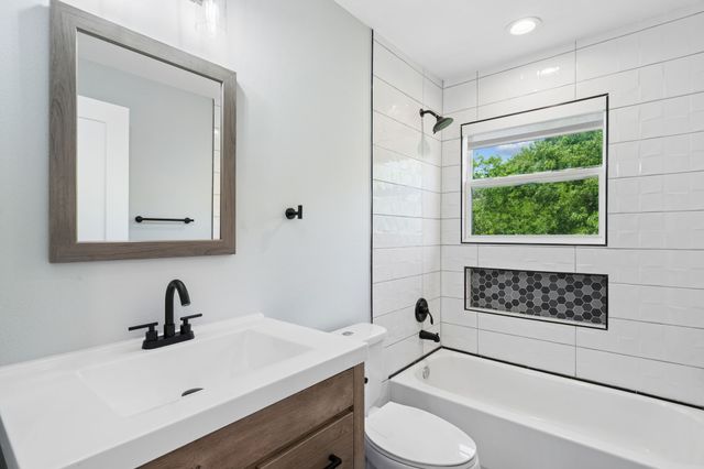 2728 Livingston Avenue, Fort Worth, TX 76110