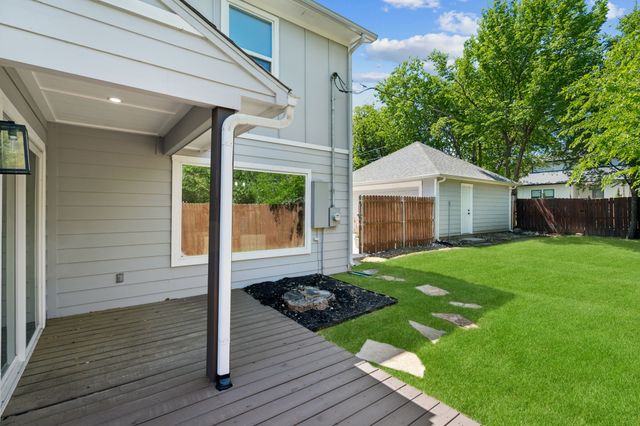 2728 Livingston Avenue, Fort Worth, TX 76110