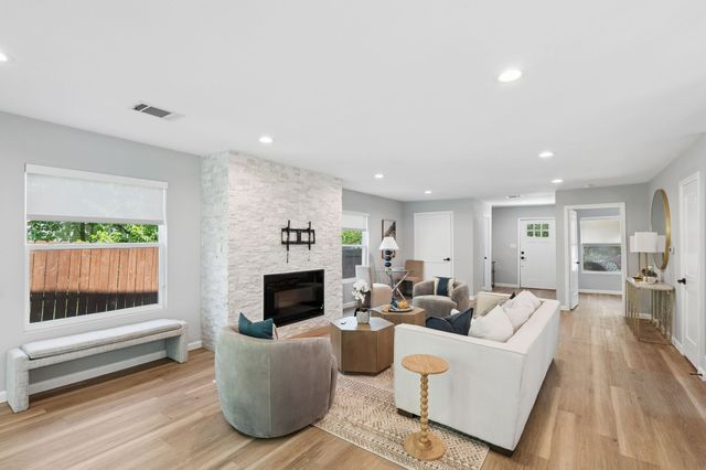 2728 Livingston Avenue, Fort Worth, TX 76110