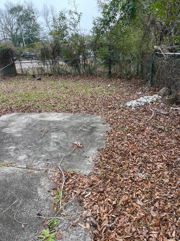 1865 E Montague Avenue, North Charleston, SC 29405