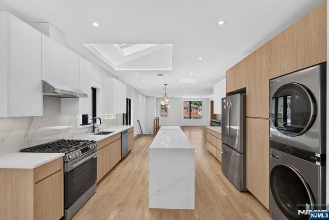 122 Edsall Avenue, Palisades Park, NJ 07650