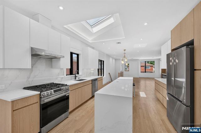 122 Edsall Avenue, Palisades Park, NJ 07650