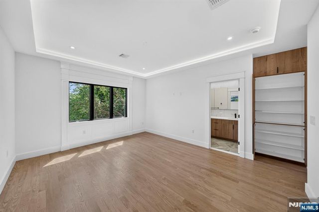 122 Edsall Avenue, Palisades Park, NJ 07650