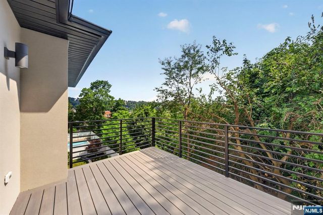122 Edsall Avenue, Palisades Park, NJ 07650