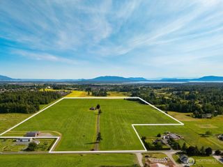 2751 Aldergrove Road, Ferndale, WA 98248