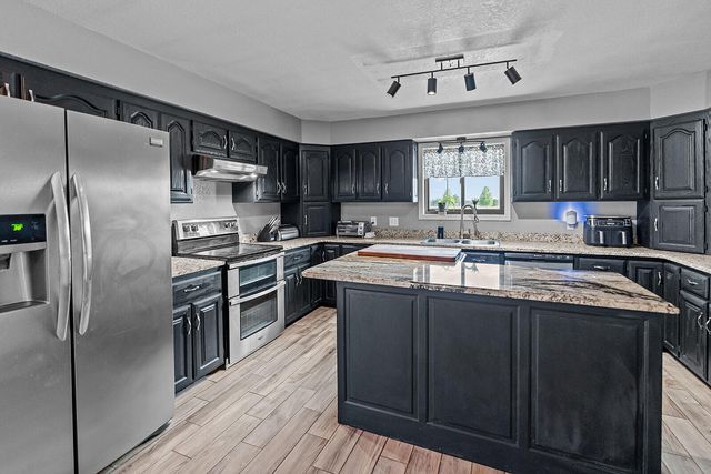 125 Capetti B Drive, Crane, MO 65633