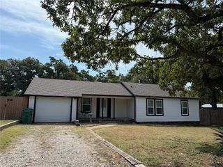 1005 Roberts Street, Bowie, TX 76230