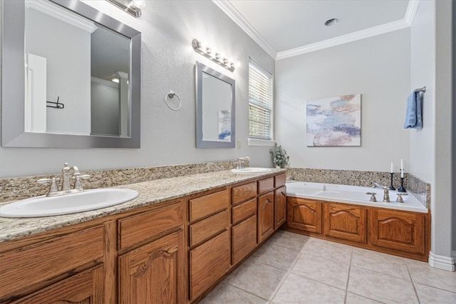 14241 Horse Shoe Drive, Lowell, AR 72745