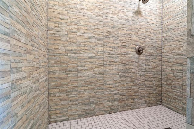 14241 Horse Shoe Drive, Lowell, AR 72745