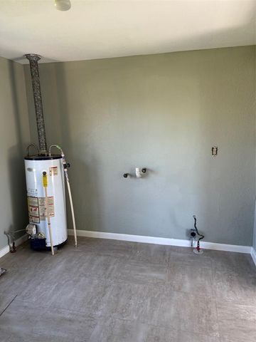 105 N Avenue D, Freeport, TX 77541