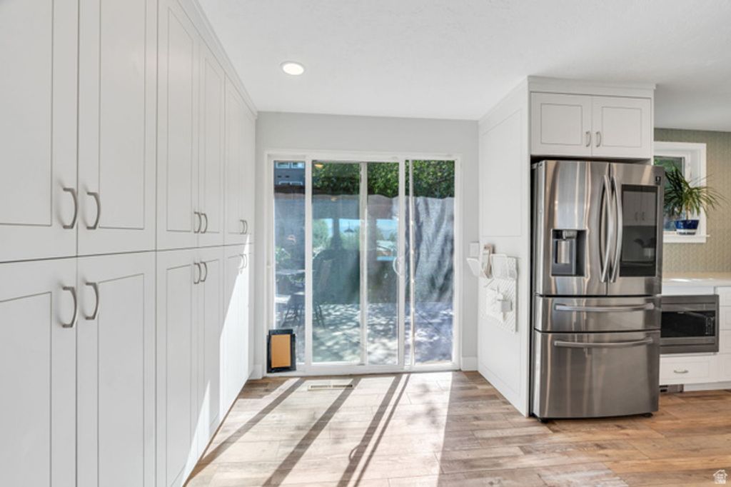 Image 15 of property listing at 6557 S 2600 E, Cottonwood Heights, UT 84121