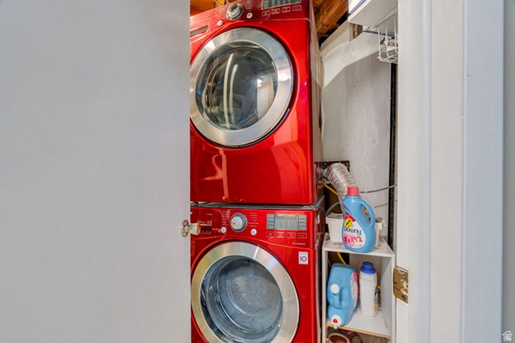 Image 29 of property listing at 6557 S 2600 E, Cottonwood Heights, UT 84121