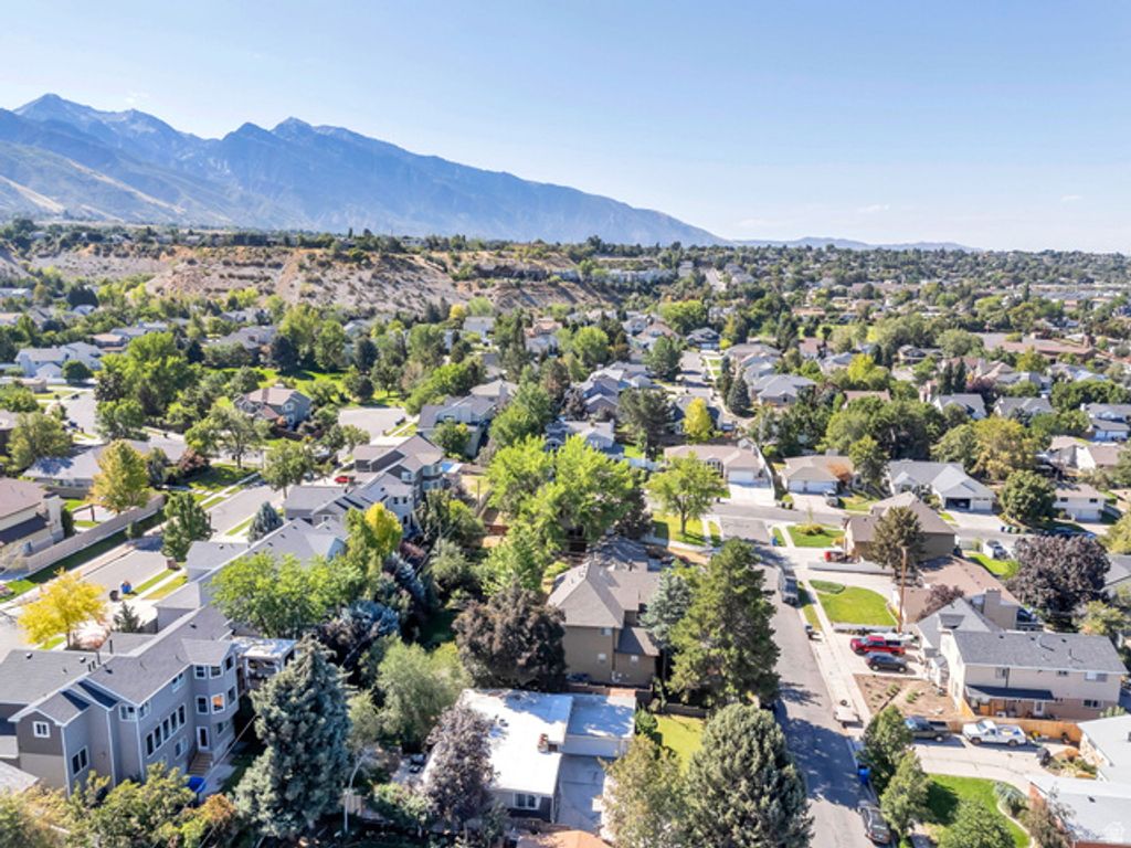 Image 42 of property listing at 6557 S 2600 E, Cottonwood Heights, UT 84121