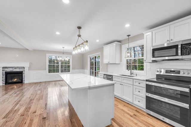 7 High Bluff, Belchertown, MA 01007