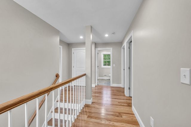 7 High Bluff, Belchertown, MA 01007
