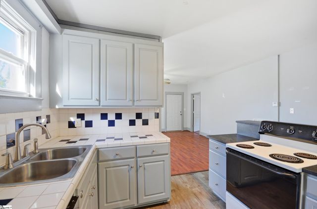 33 Ross Street, Greenville, SC 29611