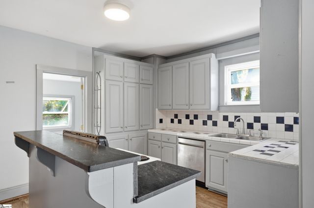 33 Ross Street, Greenville, SC 29611