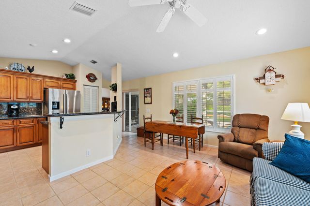 690 Fox Creek Ct, Weston, FL 33327