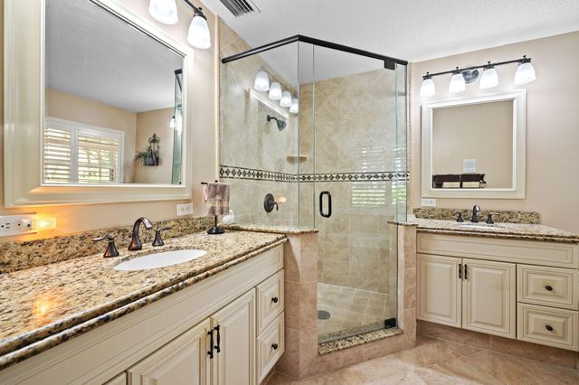 690 Fox Creek Ct, Weston, FL 33327