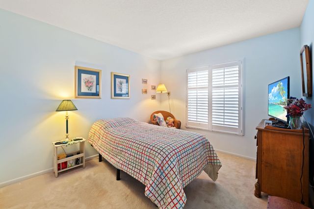 690 Fox Creek Ct, Weston, FL 33327