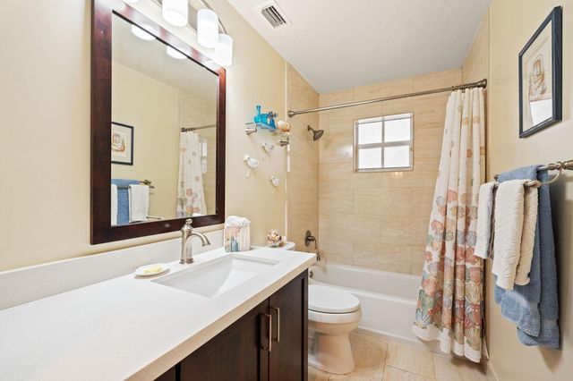 690 Fox Creek Ct, Weston, FL 33327