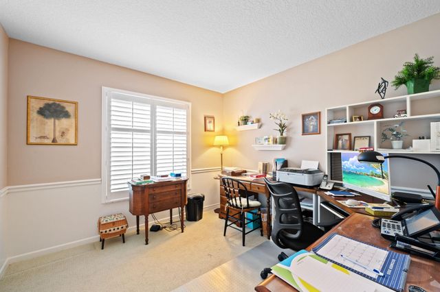 690 Fox Creek Ct, Weston, FL 33327