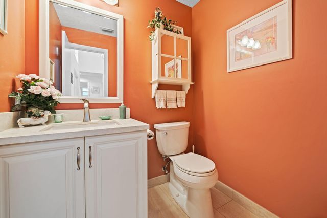 690 Fox Creek Ct, Weston, FL 33327