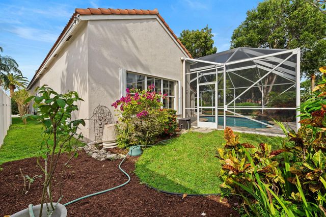 690 Fox Creek Ct, Weston, FL 33327