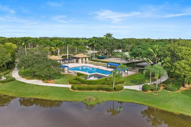 690 Fox Creek Ct, Weston, FL 33327